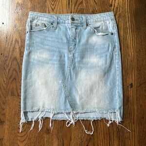 Universal Thread Distressed Frayed 6/28 Light Wash Jean Skirt